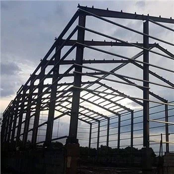 Almacén de estructuras de acero ligero